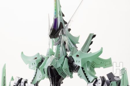 「DESIGNS 永野護デザイン展」大阪会場で披露された1/72 HSGK「グリット・ブリンガー」塗装見本を撮り下ろし!独自のプロポーションや乗り手によって異なるフェイスパーツを見事に再現【ファイブスター物語】