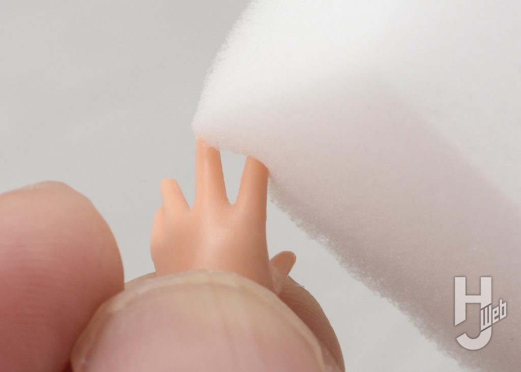 プラモデルパーツのパーティングライン消しの工程の画像その3