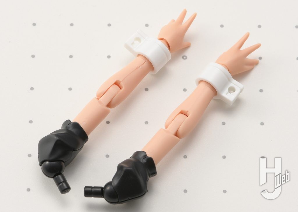 メイドロイド・クオンのプラモデルの腕パーツ完成の画像