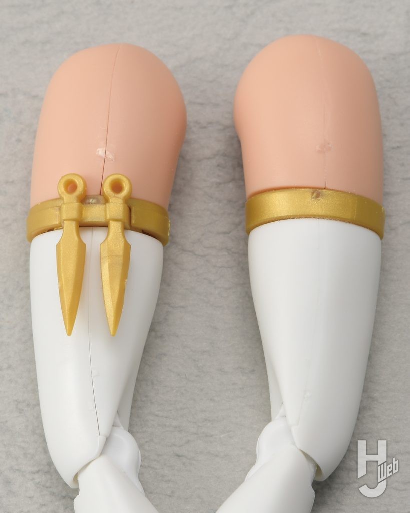 メイドロイド・クオンのプラモデルの脚パーツ完成の画像