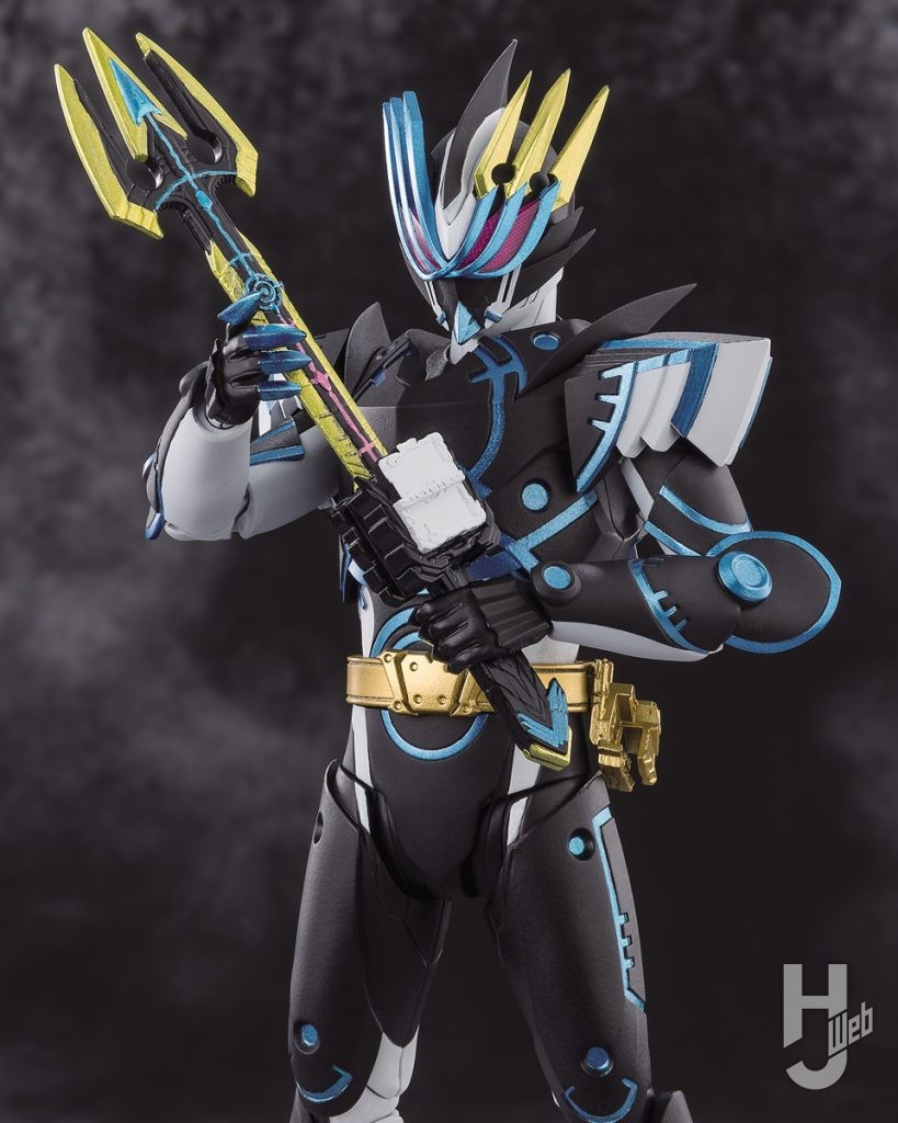 仮面ライダーデュランダルの可動フィギュアのアップ画像
