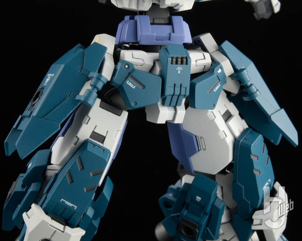 フルアーマーラビオットのプラモデルのアップ画像その3