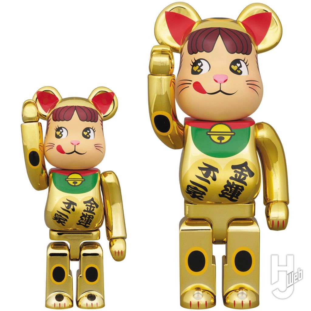 招き猫金メッキのベアブリックの画像