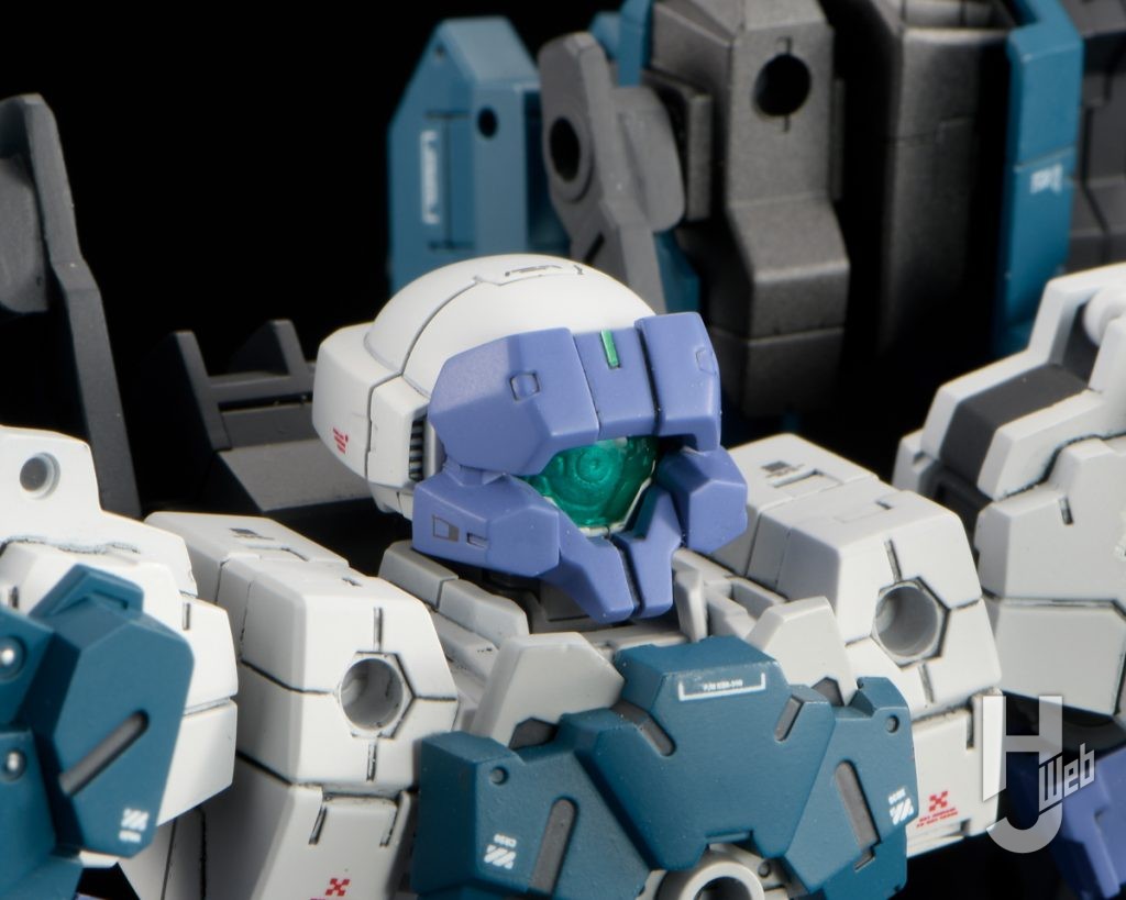 フルアーマーラビオットのプラモデルのアップ画像その4