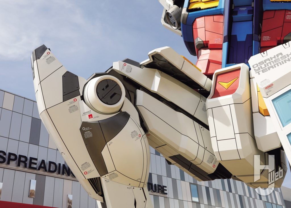ガンダムパビリオン実物大ガンダム像の右膝部分のアップ画像