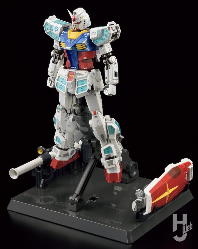 EXPO2025 超合金 RX-78F00/E ガンダム台座とともに