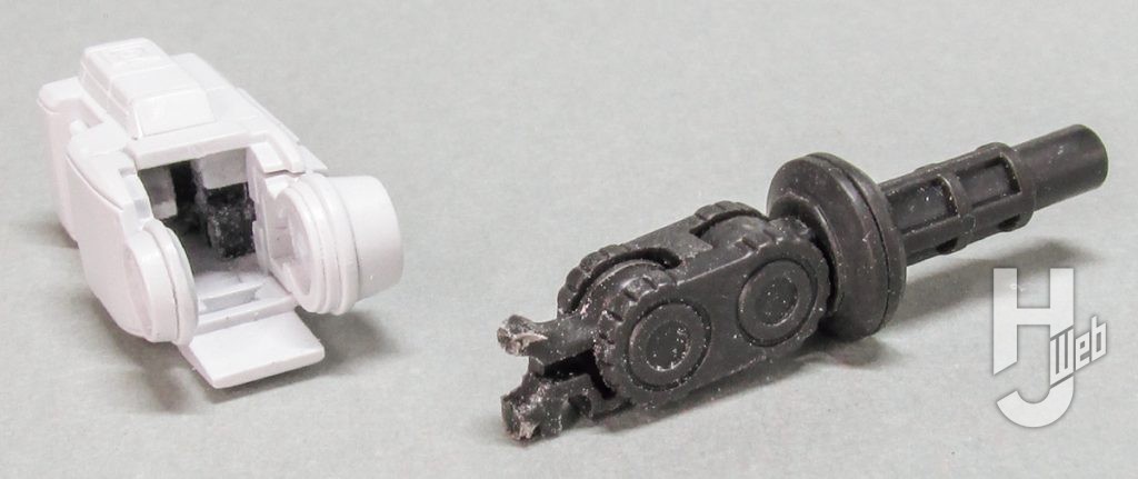 JUNIII製作「RX-78F00/E ガンダム EX-001 グラスフェザー装備」製作途中前腕