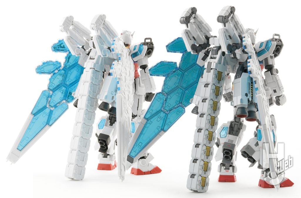JUNIII製作「RX-78F00/E ガンダム EX-001 グラスフェザー装備」素組み比較背面