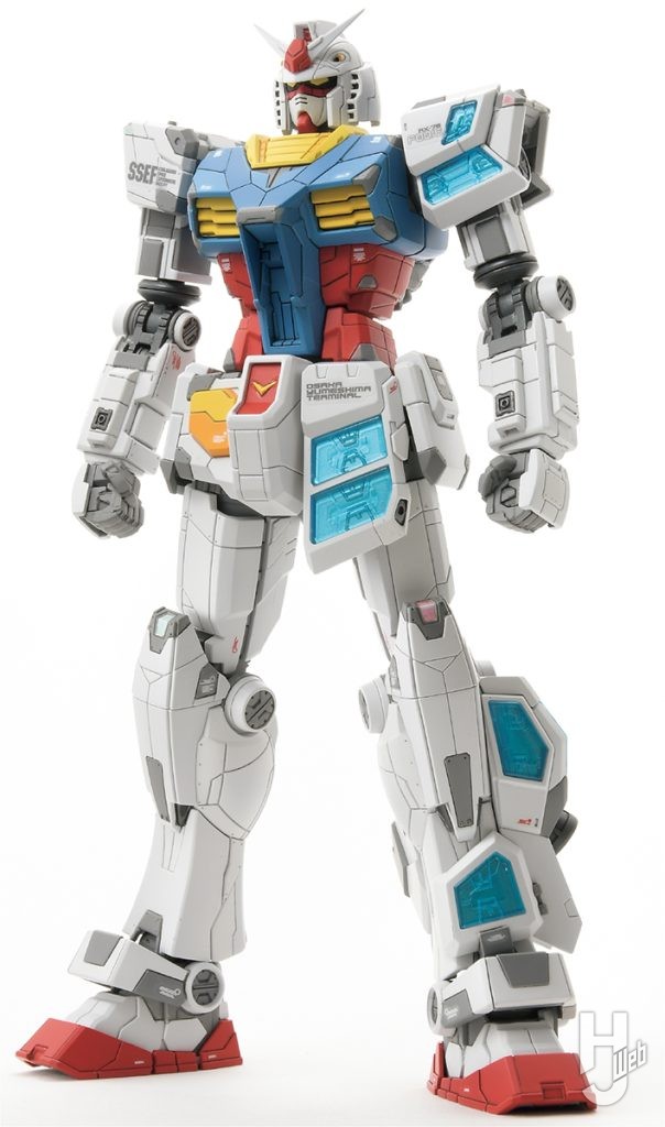 JUNIII製作「RX-78F00/E ガンダム EX-001 グラスフェザー装備」立像状態