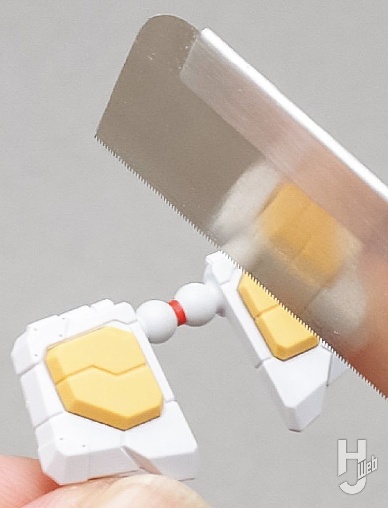 哀川和彦製作「RX-78F00/E ガンダムグラスフェザー装備」腰部フロントアーマー製作2