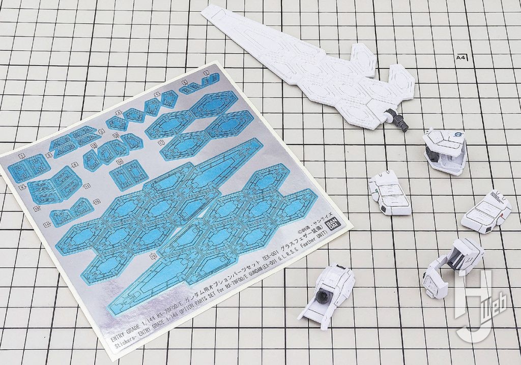 哀川和彦製作「RX-78F00/E ガンダムグラスフェザー装備」シール貼り