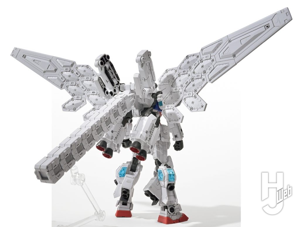 哀川和彦製作「RX-78F00/E ガンダムグラスフェザー装備」背面