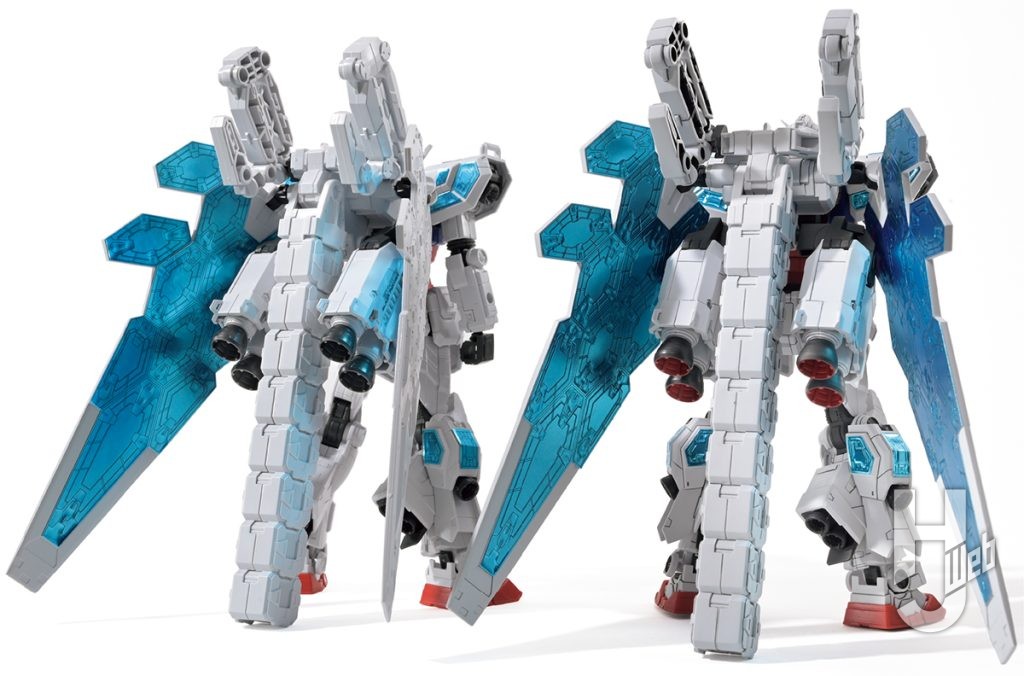 哀川和彦製作「RX-78F00/E ガンダムグラスフェザー装備」素組み比較背面