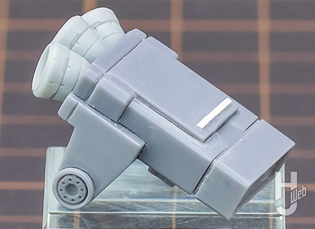ほりきち製作「ザク・デザートタイプ ピンクパンサー隊機」3連ミサイルポッド製作途中