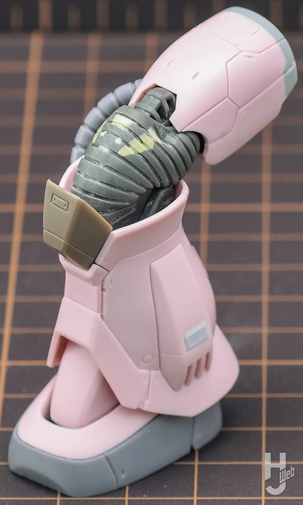 ほりきち製作「ザク・デザートタイプ ピンクパンサー隊機」ヒザ製作途中