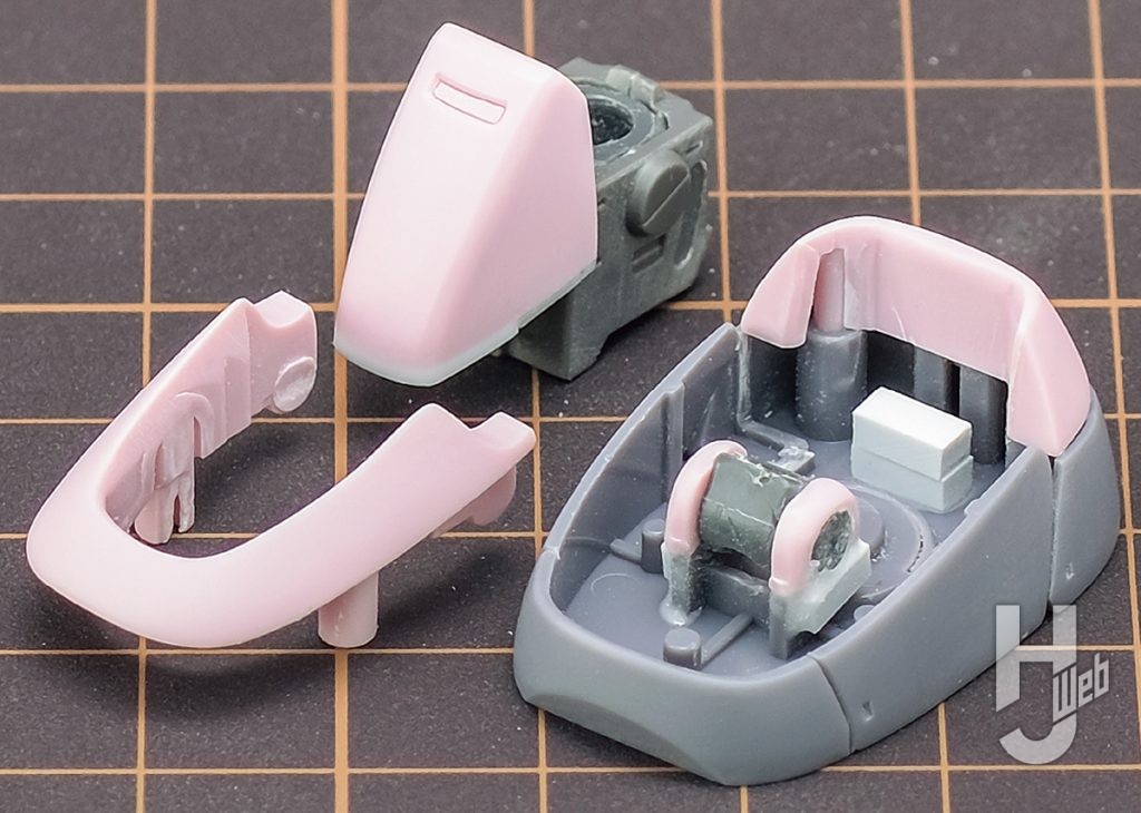 ほりきち製作「ザク・デザートタイプ ピンクパンサー隊機」靴製作途中