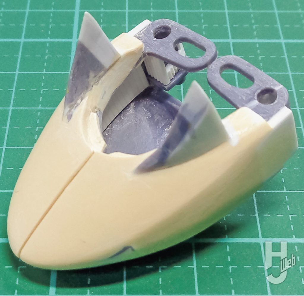 田仲正樹製作「ヘルコプター」頭部製作途中2