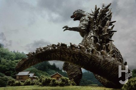 ソフビ「躍動(ポージング)ゴジラ(2023)」を使用し、『ゴジラ-1.0』鎌倉上陸シーンを再現! ディオラマとして切り取られた迫力の作例をご覧あれ!!