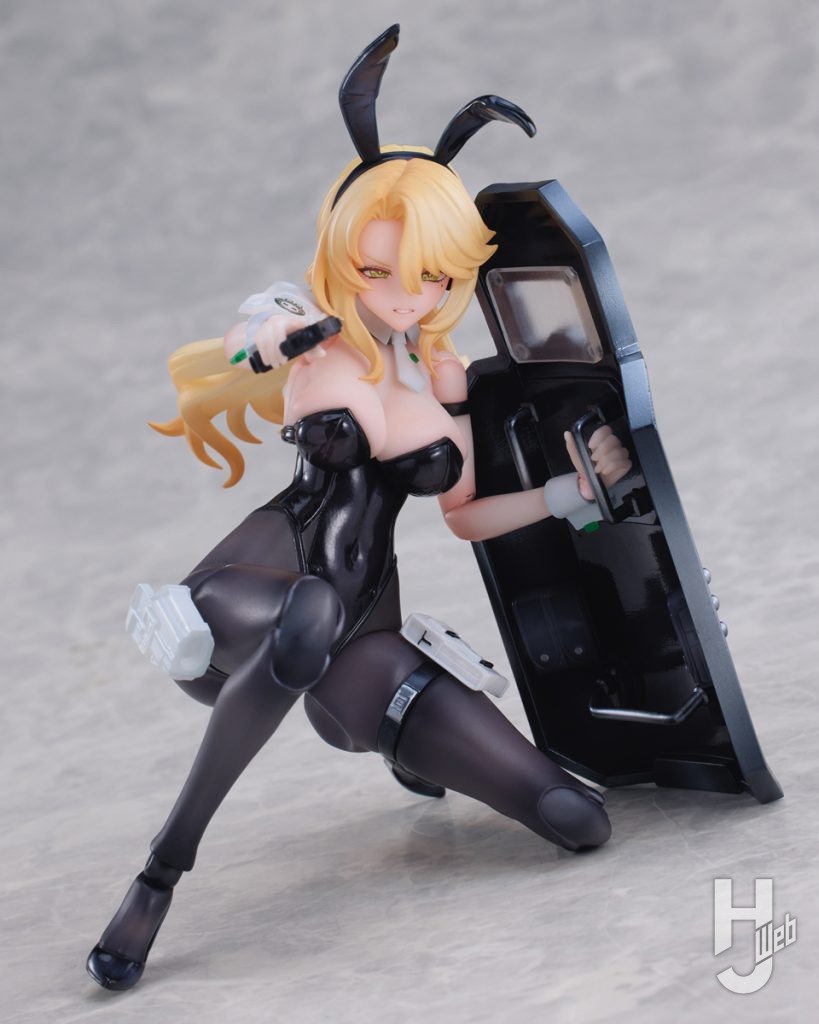 エレーナのアクションポーズ画像