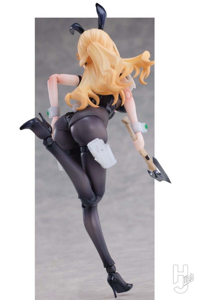 エレーナの背面全身画像