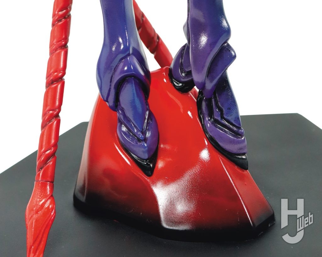 エヴァンゲリオン第13号機のフィギュアのアップ画像その4
