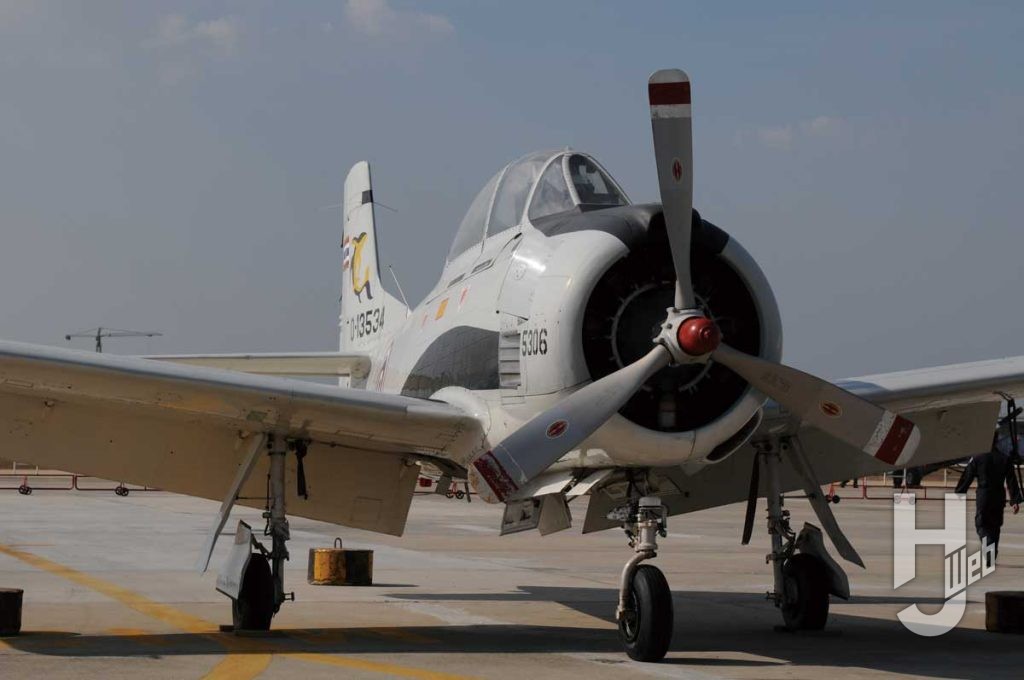 タイ空軍のタンゴ飛行隊で保管されている、T-28Bトロージャン 2