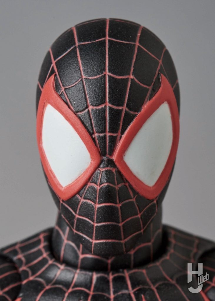 マイルズ・モラレスの可動フィギュアの表情のアップ画像その1
