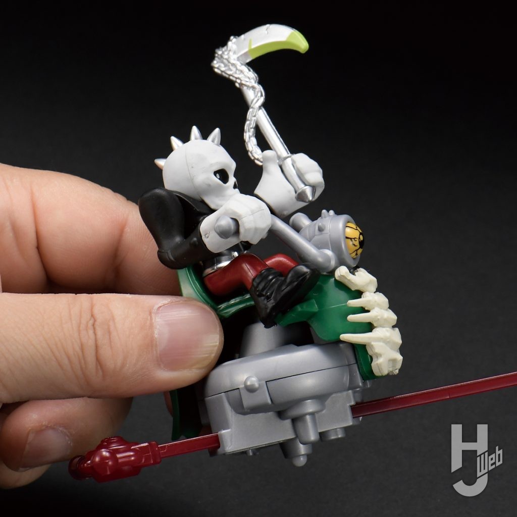 フィギュアはハンドルとステップで一輪車にしっかりとライディング可能