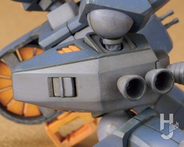 GAA製作「HGブラッカリィ・タイプ」股間のアクションベース用のジョイント穴を使用しない場合は、パーツをくるっと回してディテールとなる仕様