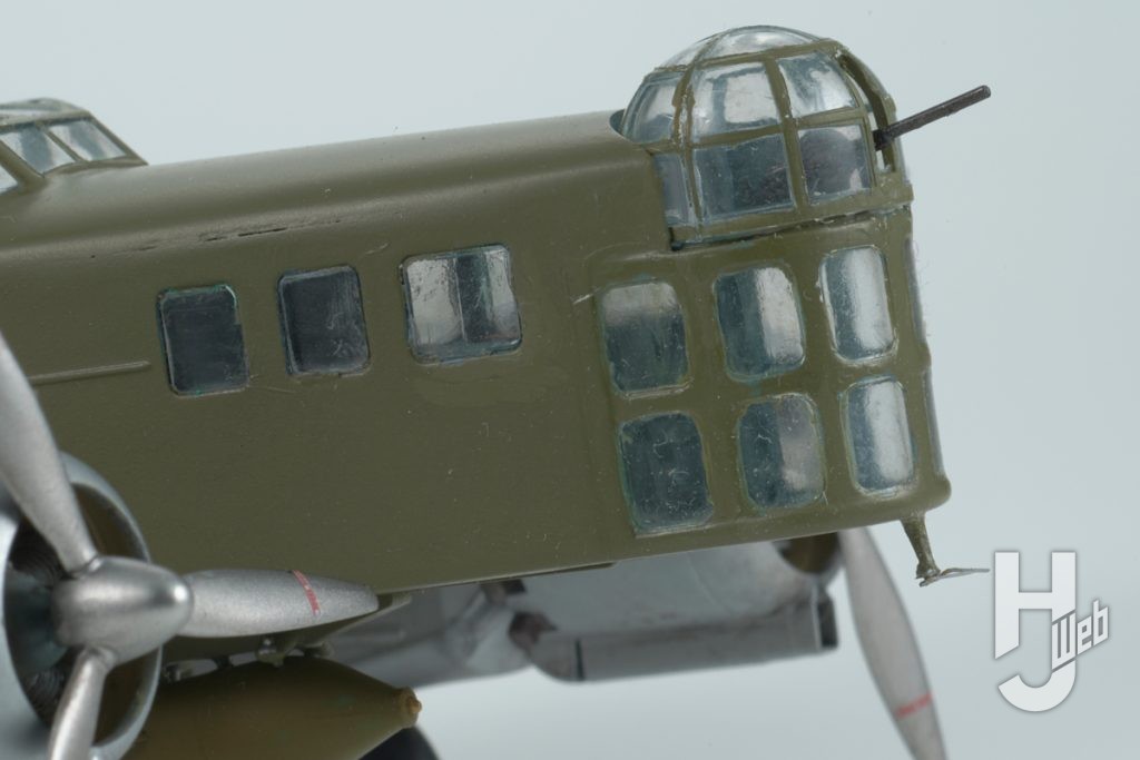 機首1