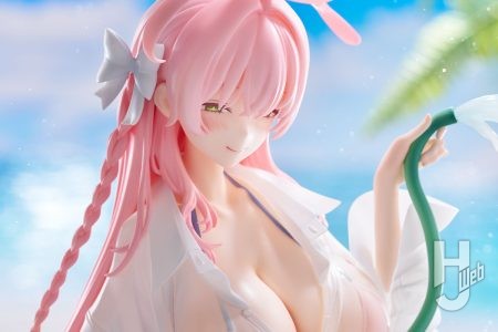 冷たい水を浴びると、気持ちまでスッキリしますよ♡ 先生も……水遊び……いかがですか？『ブルーアーカイブ -Blue Archive-』より、「ハナコ（水着）」が1/7スケールで登場！
