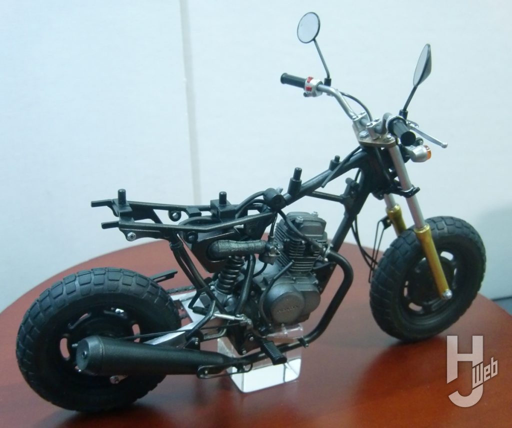 ホンダ エイプ 50 塗装後 横2
