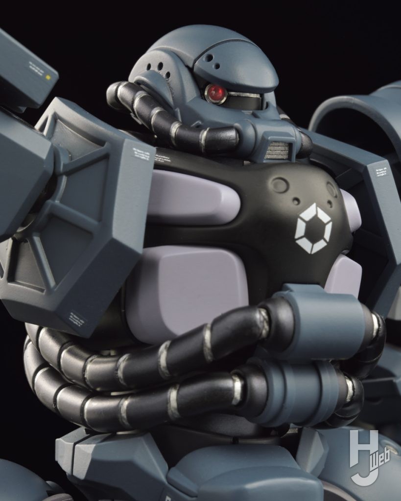 軍警ザクのプラモデルのアップ画像その1