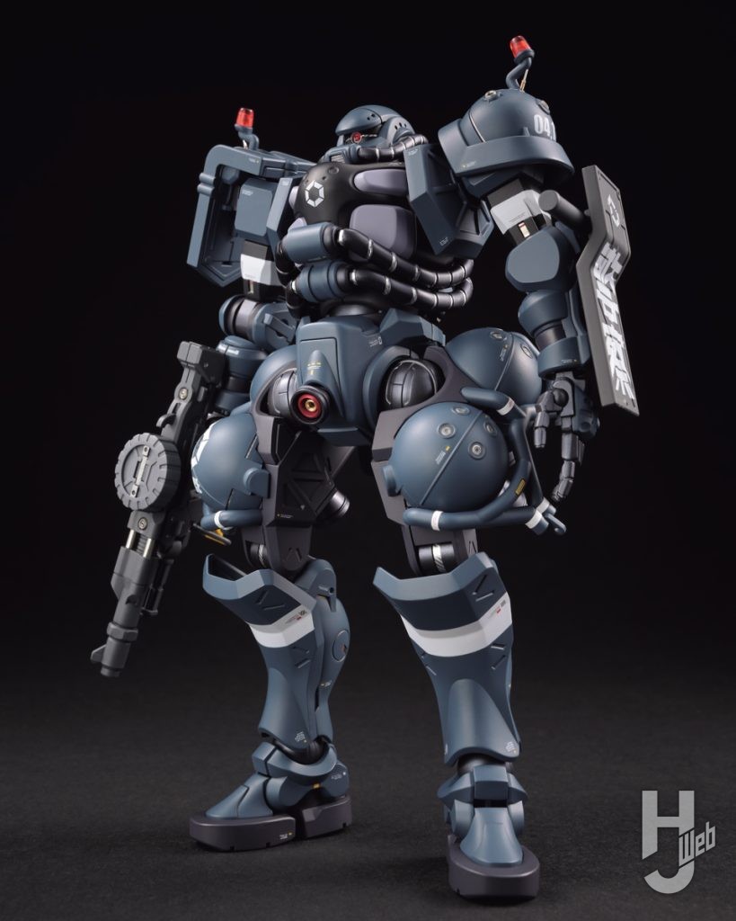 軍警ザクのプラモデルの全体画像その1