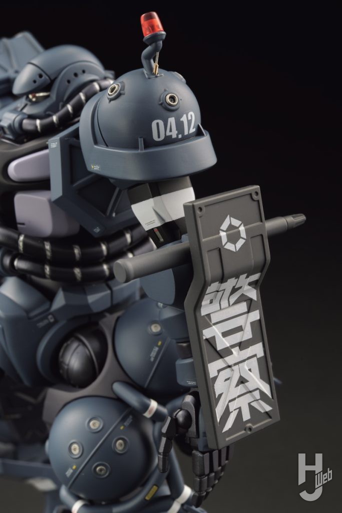 軍警ザクのプラモデルのシールドのアップ画像