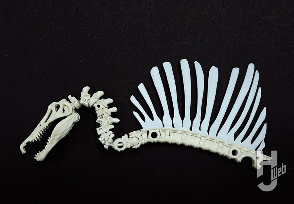 「プラノサウルス　スピノサウルス」スピノサウルス骨格図と比較しながら製作途中背びれと胴椎接着