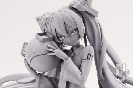“ダブルオーガンダム”モチーフの「初音ミク」のフィギュア原型を公開！【ガンダム45周年×初音ミク】