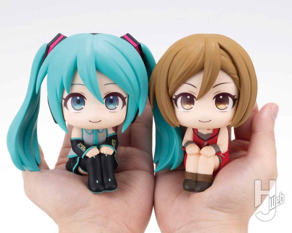 初音ミクとMEIKOのデフォルメフィギュアの手のひらイメージの画像
