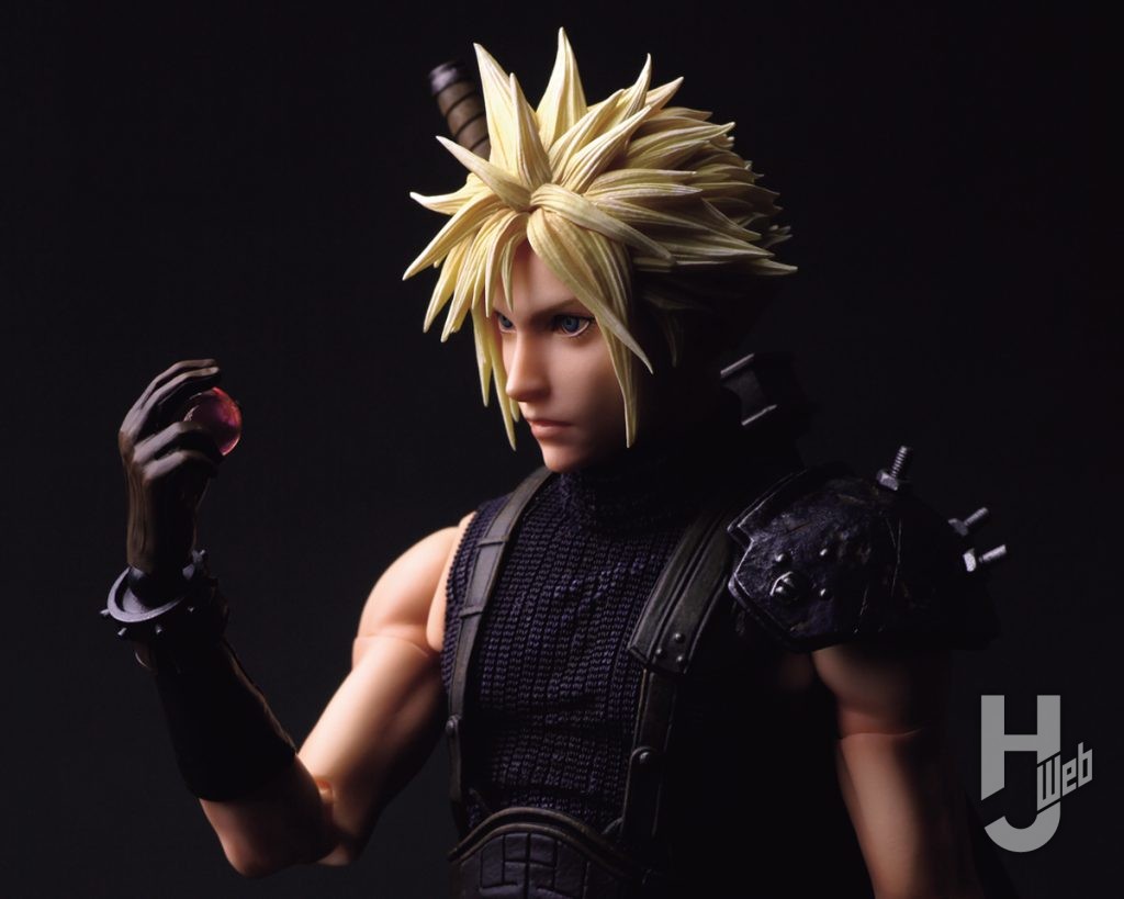 クラウド・ストライフの可動フィギュアのアップ画像その3