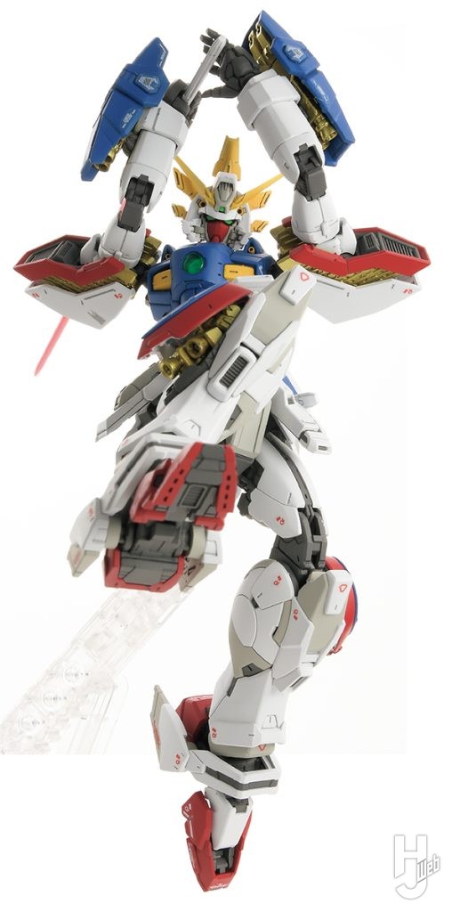 JUNIII製作「シャイニングガンダム」ビームソード使用ポージング例