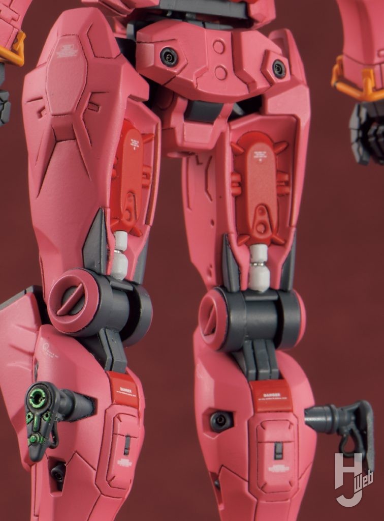 SSC製作「赤いガンダム」腿裏