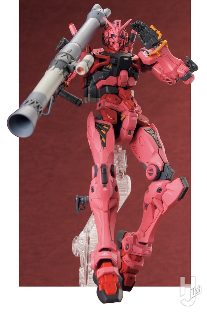 SSC製作「赤いガンダム」敬礼ポージング