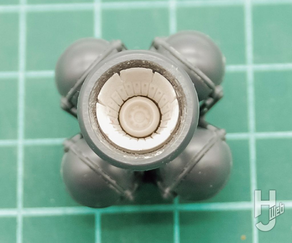 SSC製作「赤いガンダム」ビットスラスター製作途中