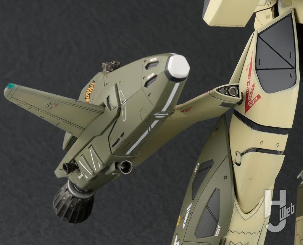 渡辺圭介製作「バトロイドイサム・スペシャル」主翼スーパーパーツはVF-25F/S スーパーメサイア“マクロスF”のもの