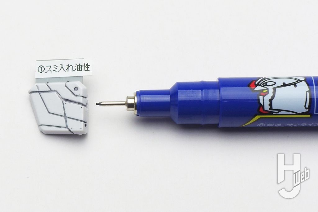 ガンダムマーカー スミ入れ用（GSIクレオス）でスミ入れをした肩パーツの画像