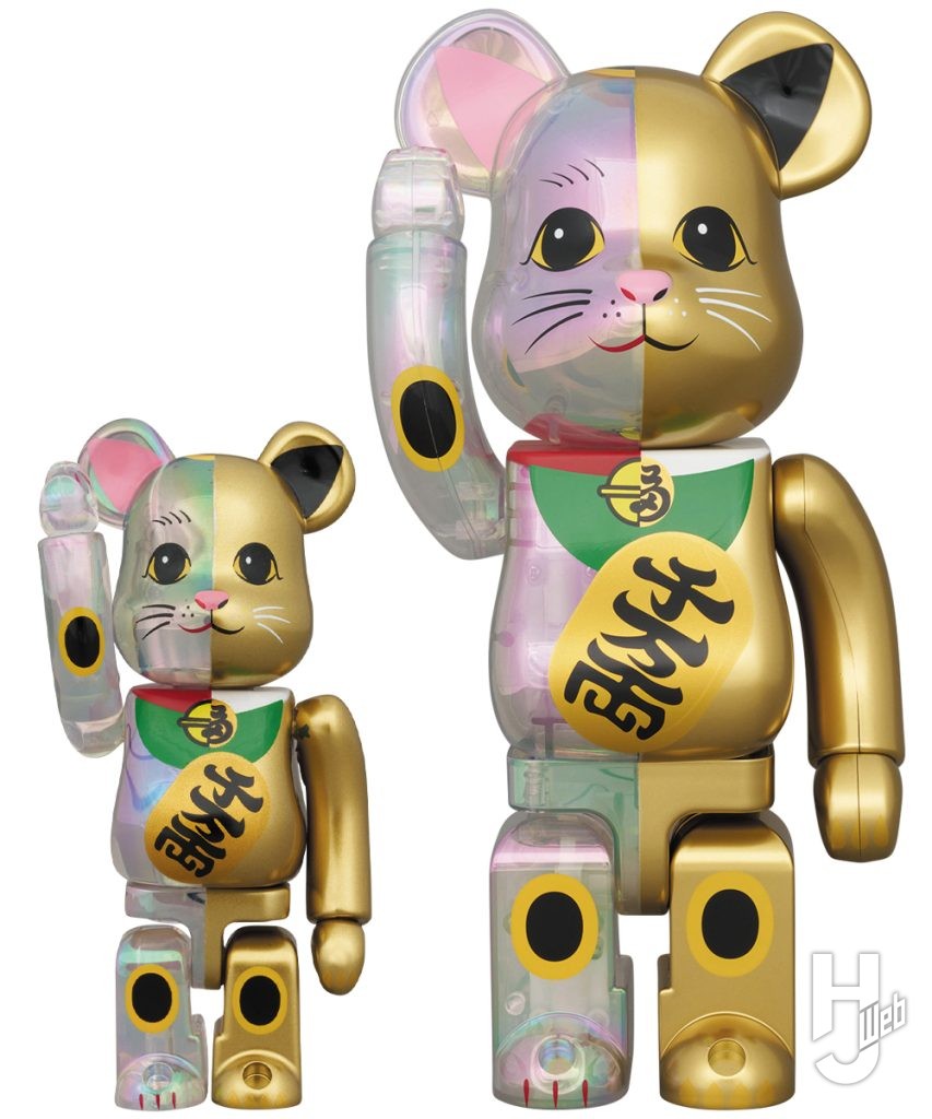 透明メッキと金塗装の招き猫のベアブリックの画像