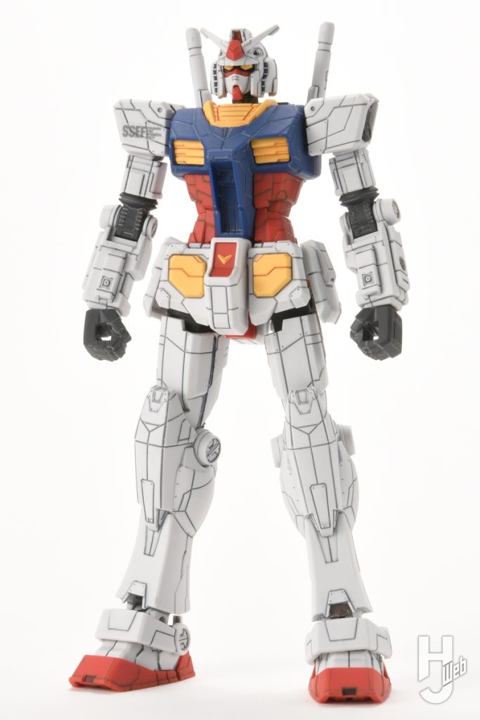スミ入れとクリアコートをしたエントリーグレードガンダムの全体画像1枚目