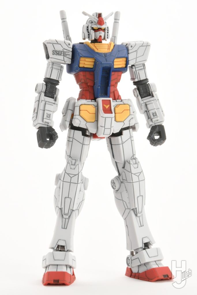 スミ入れとクリアコートをしたエントリーグレードガンダムの全体画像2枚目