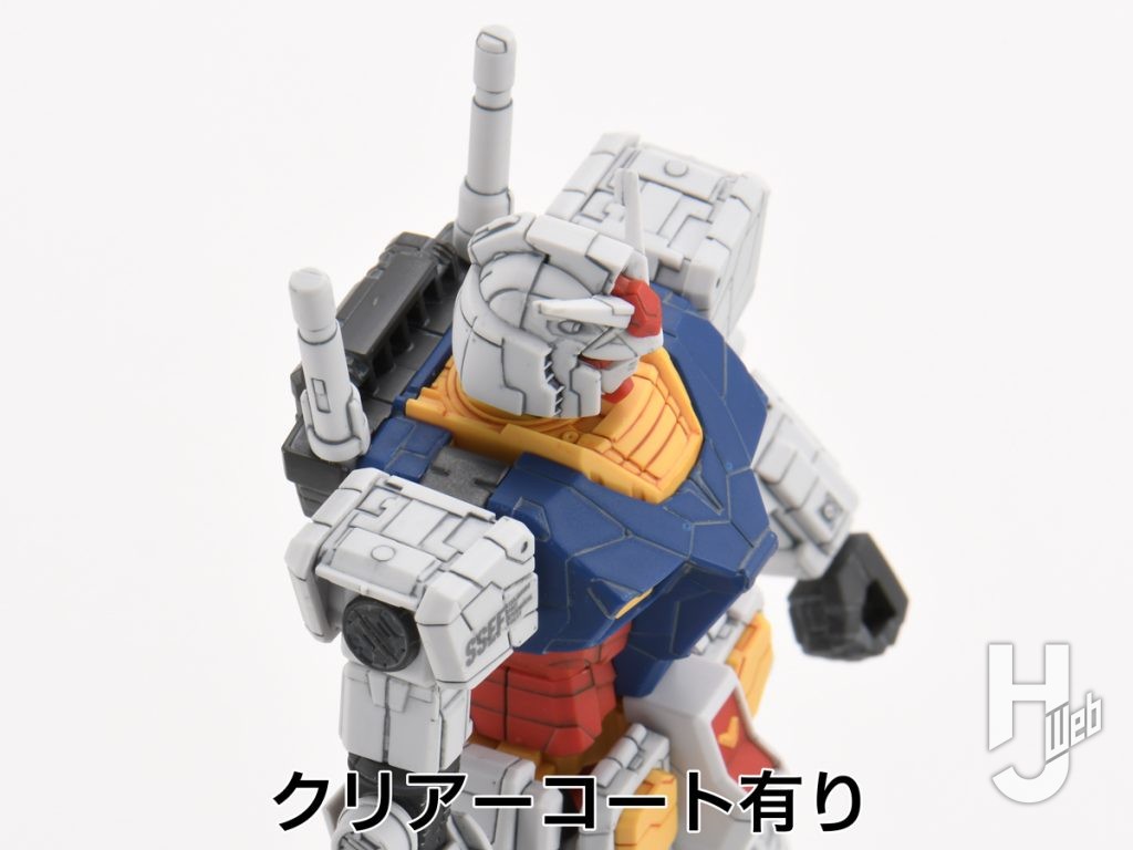 スミ入れとクリアーコートを施したエントリーグレードガンダムの上半身画像