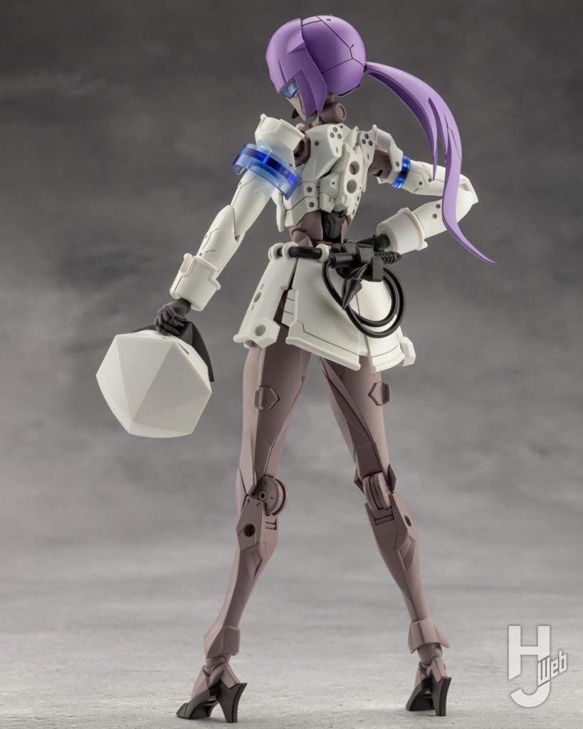 メガロマリアのヴァンガード・リーダーのプラモデルの全体画像その1